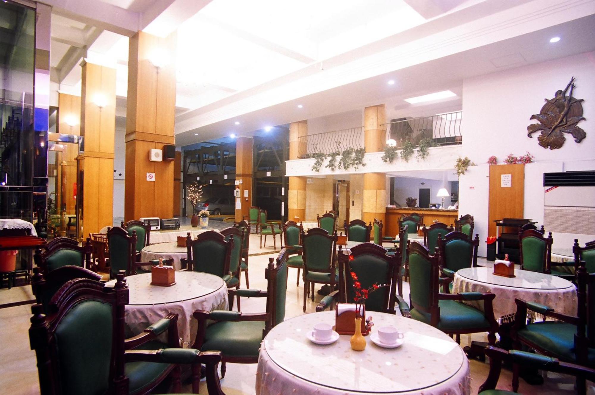 Jing Ai Hotel Luodong Bagian luar foto