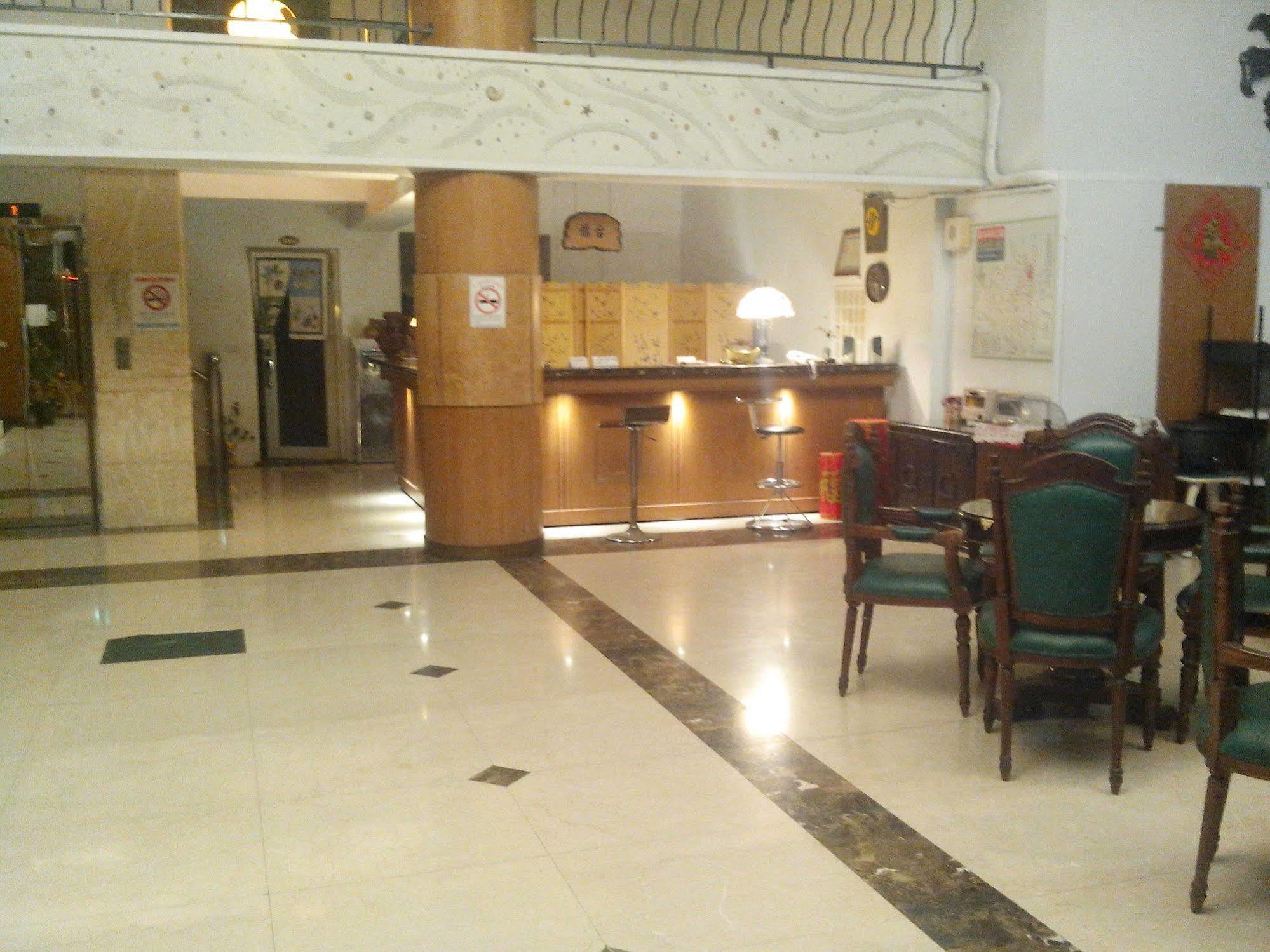 Jing Ai Hotel Luodong Bagian luar foto