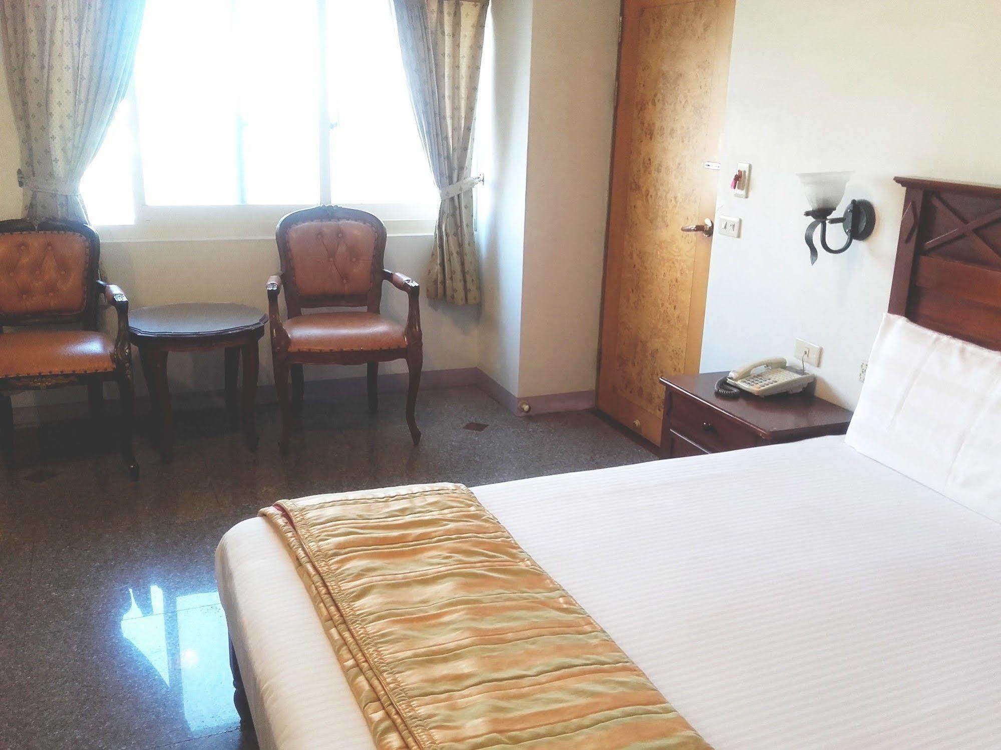 Jing Ai Hotel Luodong Bagian luar foto