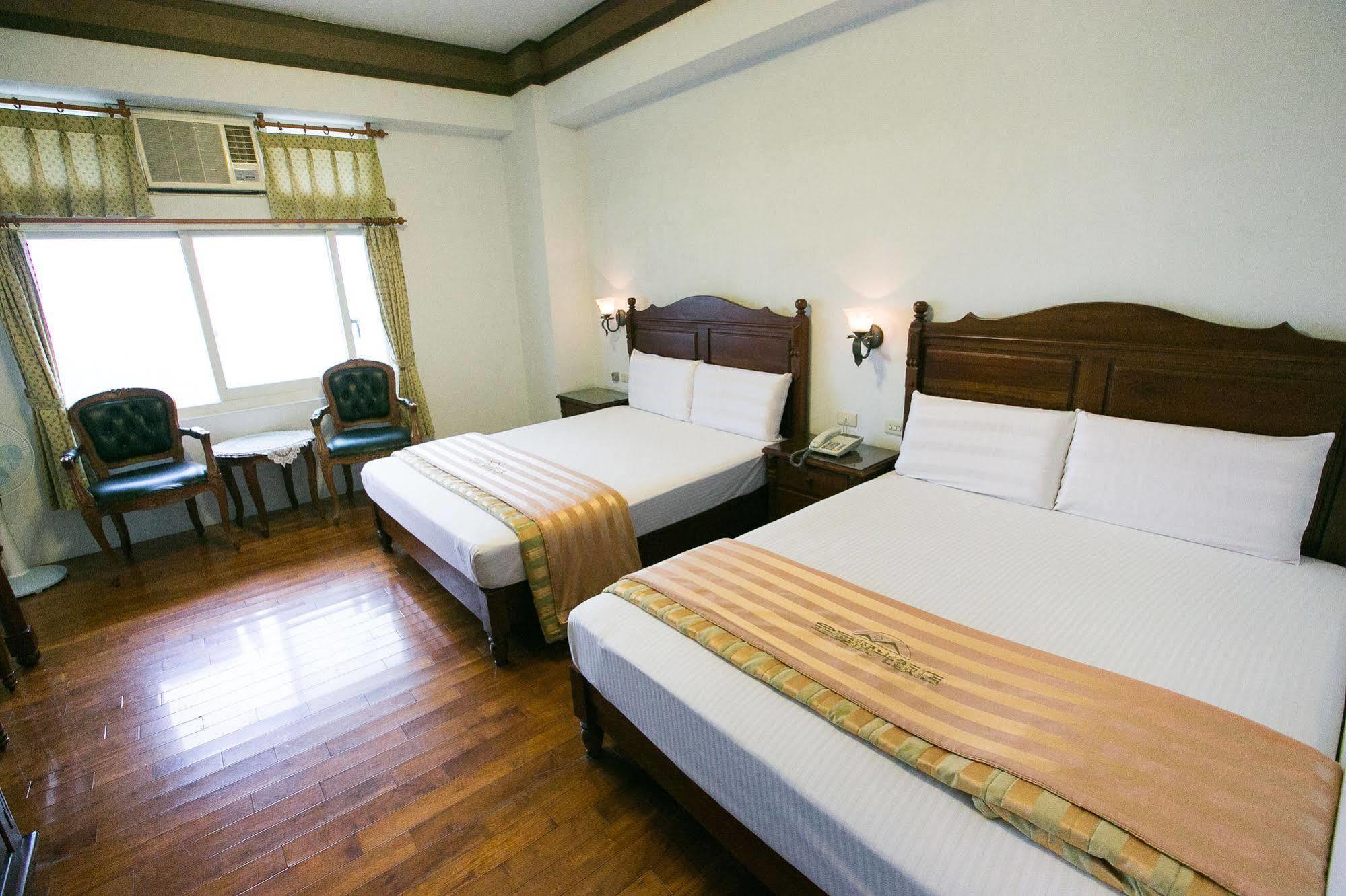 Jing Ai Hotel Luodong Bagian luar foto