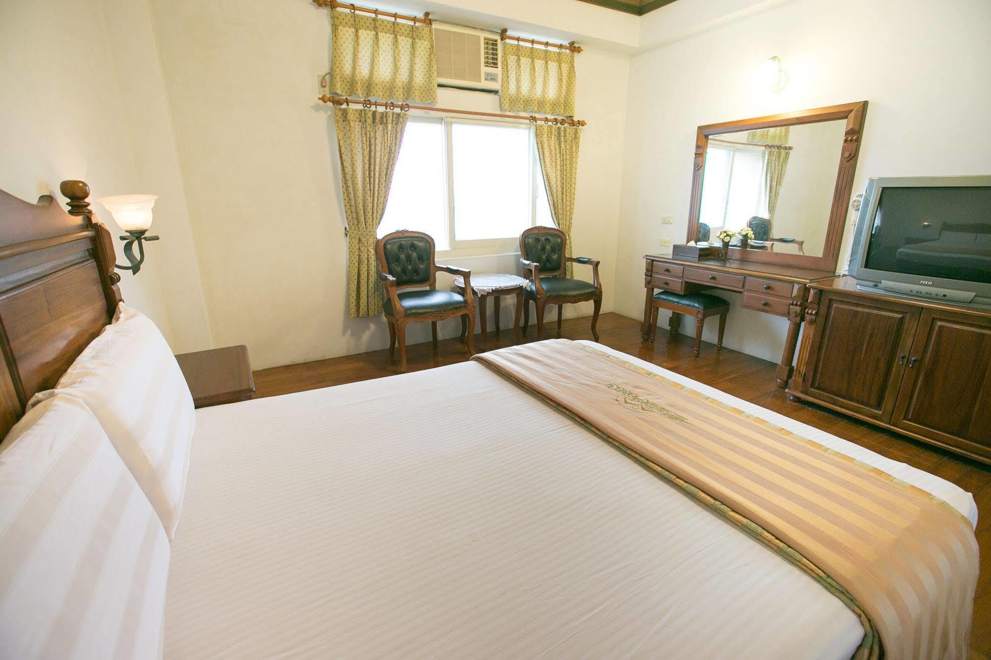 Jing Ai Hotel Luodong Bagian luar foto