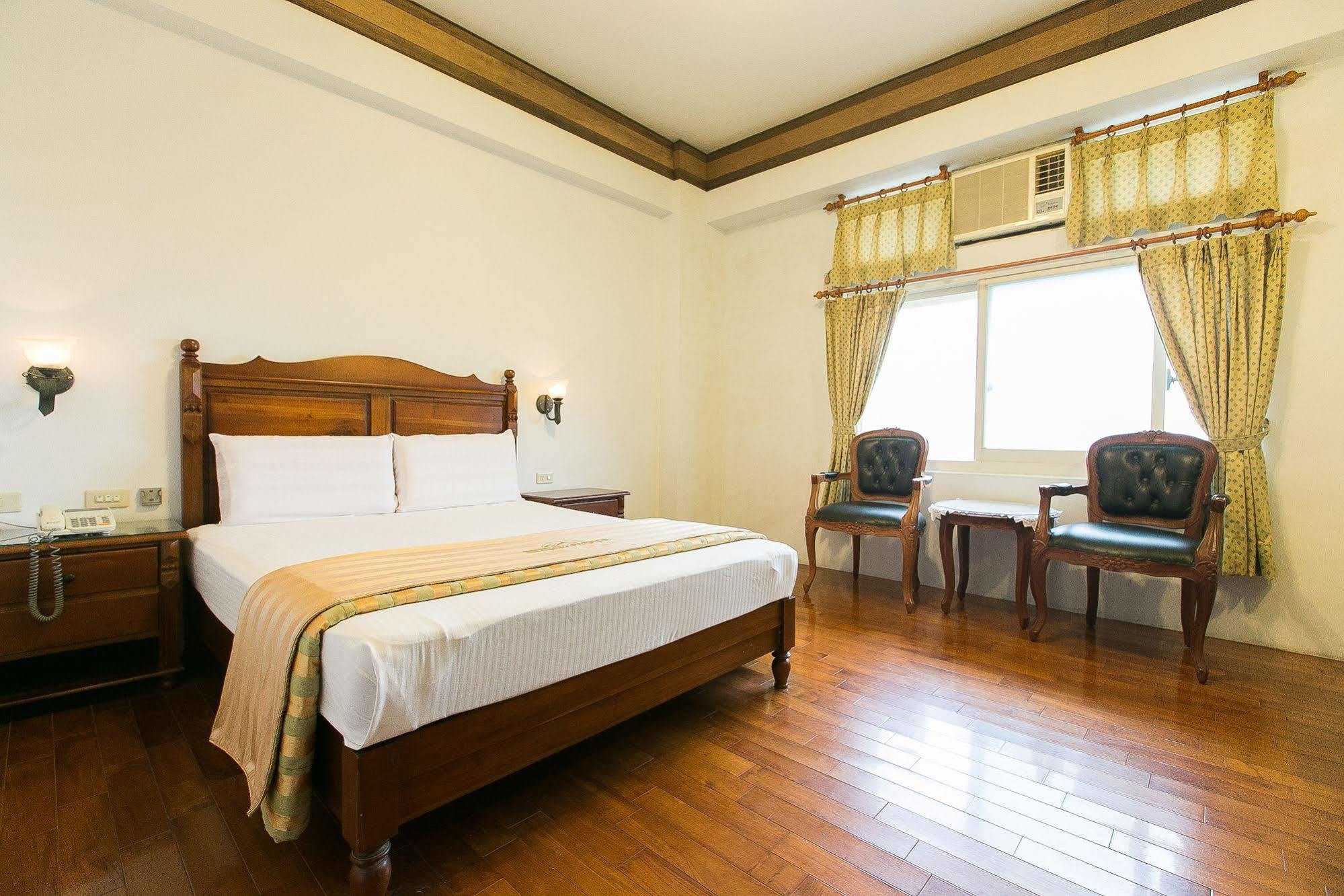 Jing Ai Hotel Luodong Bagian luar foto