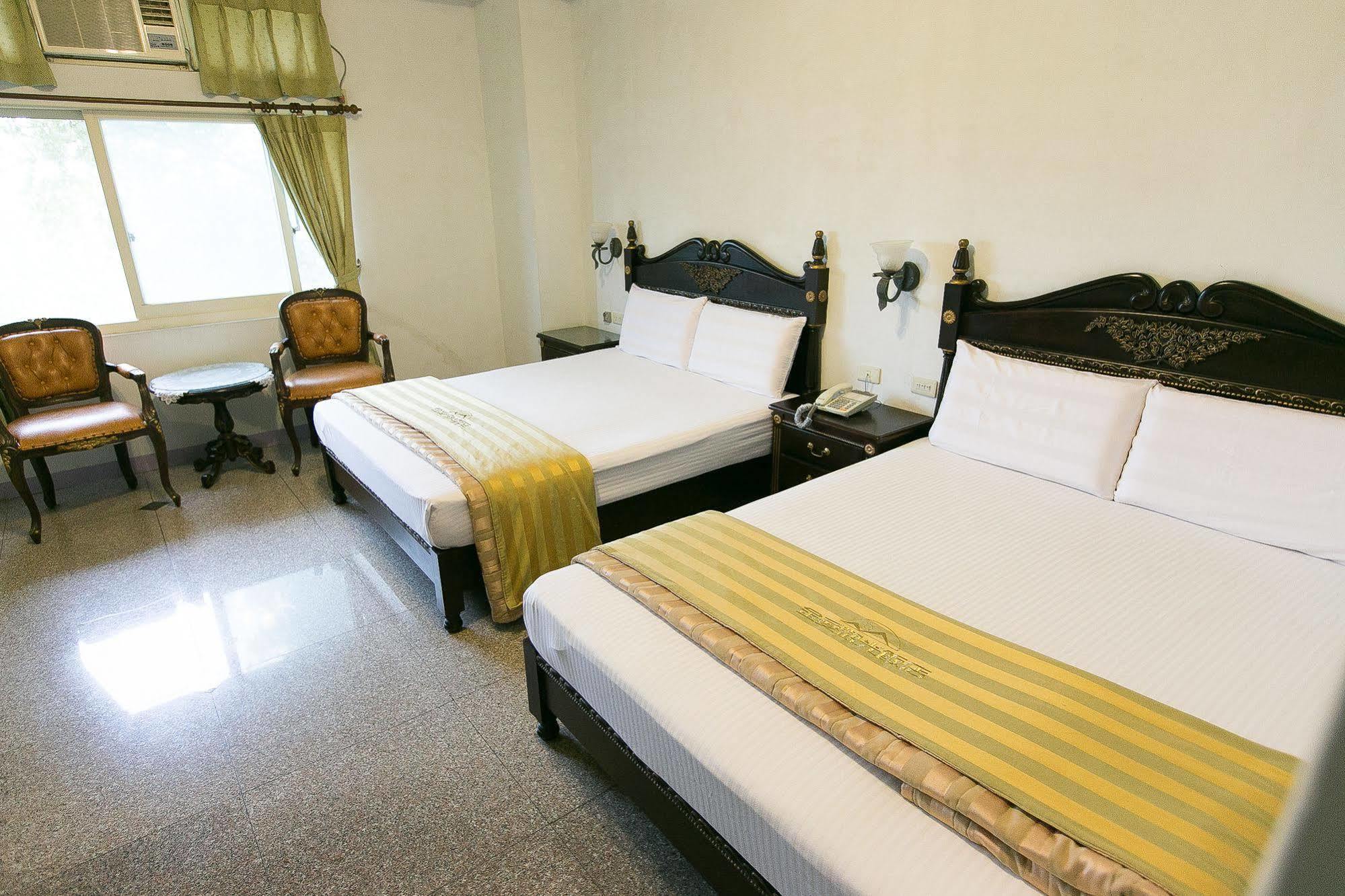 Jing Ai Hotel Luodong Bagian luar foto