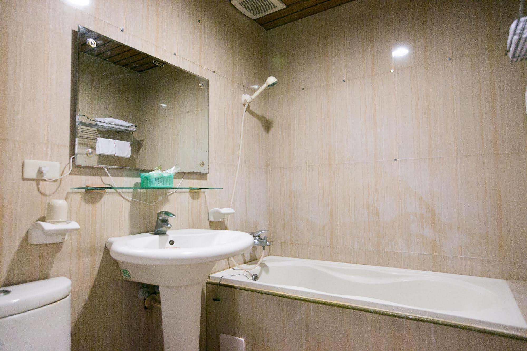 Jing Ai Hotel Luodong Bagian luar foto